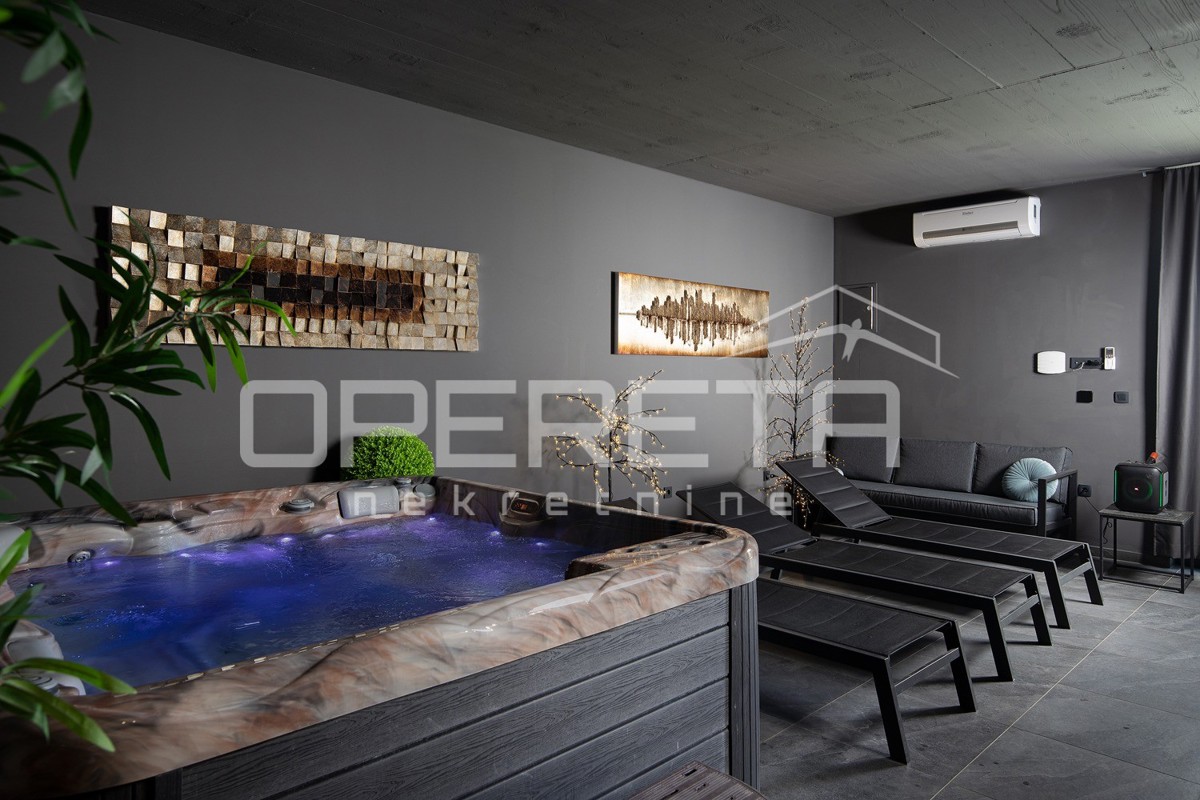 Moderna residenza di 300 m2 con vista mare, cucina estiva e finiture di alta qualità