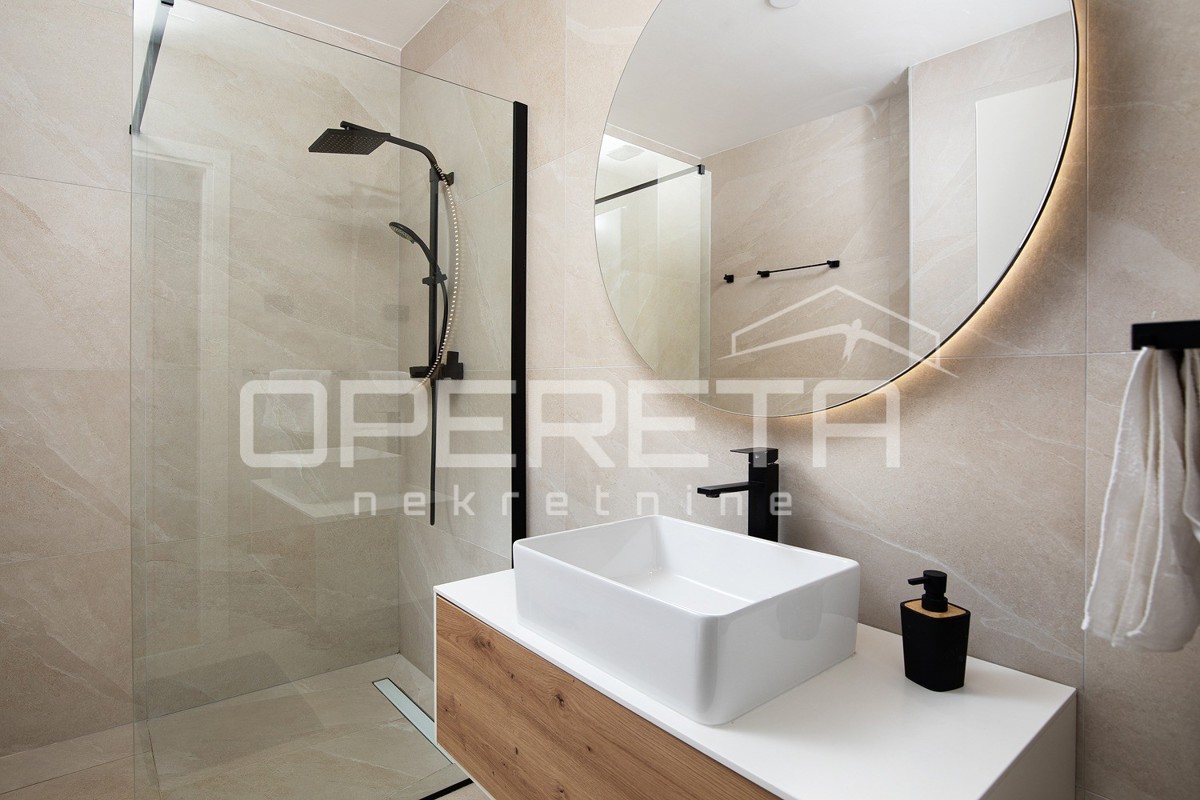 Moderna residenza di 300 m2 con vista mare, cucina estiva e finiture di alta qualità