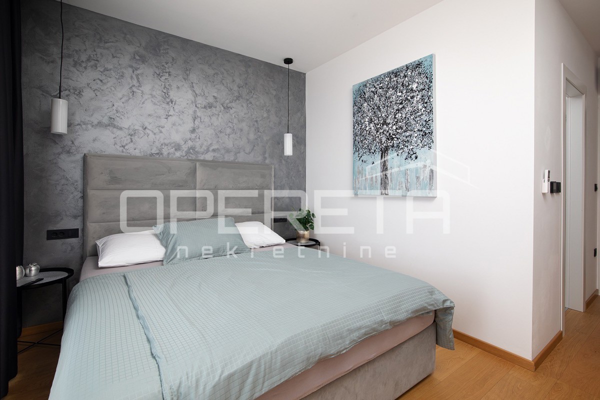 Moderna residenza di 300 m2 con vista mare, cucina estiva e finiture di alta qualità