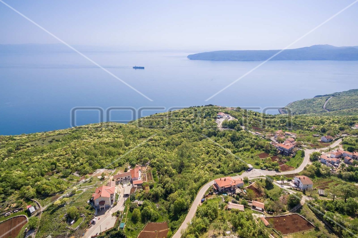 OPATIJA, BRSEČ - Terreno edificabile per la costruzione di ville con piscina, vista panoramica sul mare vicino al futuro golf resort di Brseč