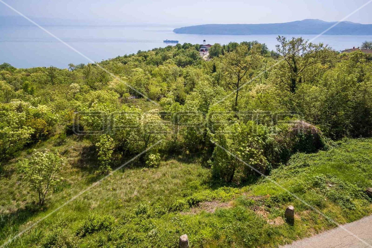 OPATIJA, BRSEČ - Terreno edificabile per la costruzione di ville con piscina, vista panoramica sul mare vicino al futuro golf resort di Brseč