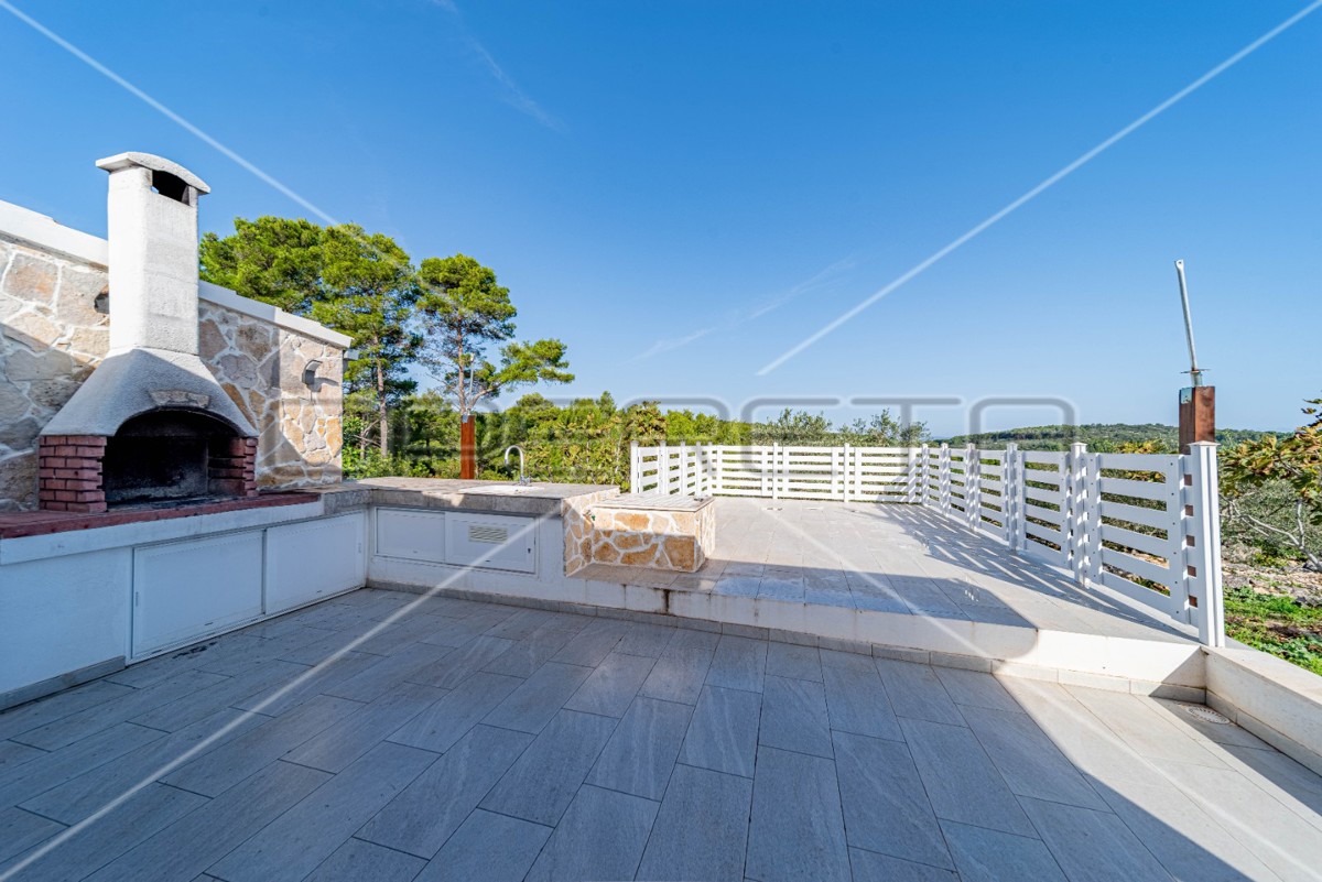 Terreno agricolo a Korčula – 14.406 m2 per sviluppo e investimento