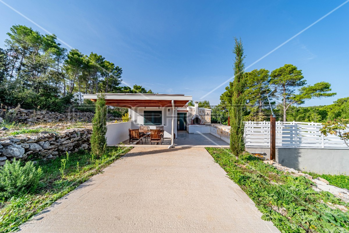 Terreno agricolo a Korčula – 14.406 m2 per sviluppo e investimento