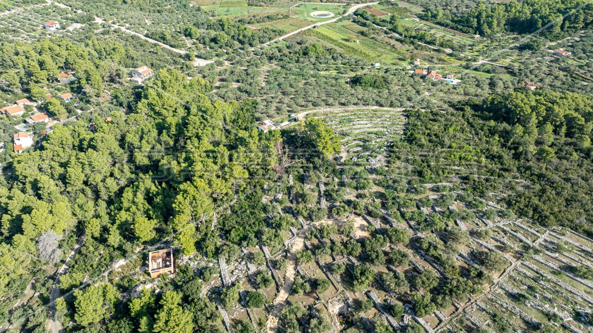 Terreno agricolo a Korčula – 14.406 m2 per sviluppo e investimento