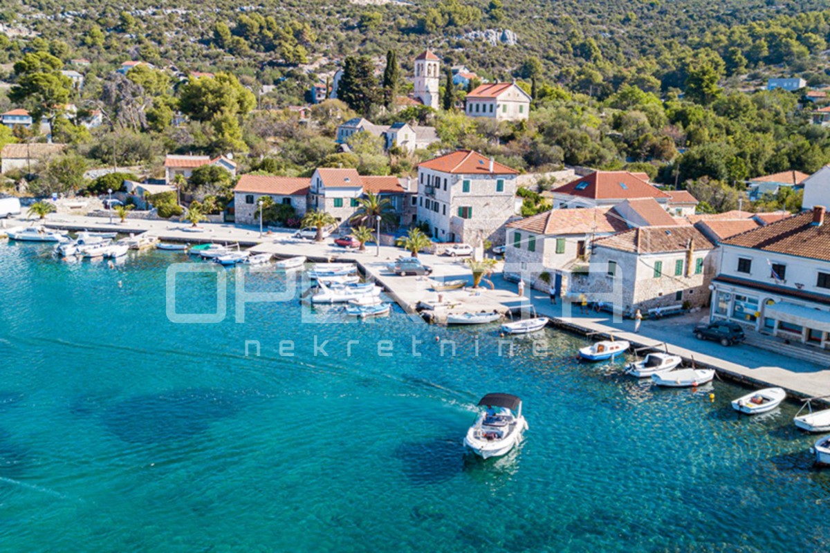 Terreno edificabile con vista mare, Drvenik Veliki vicino a Trogir