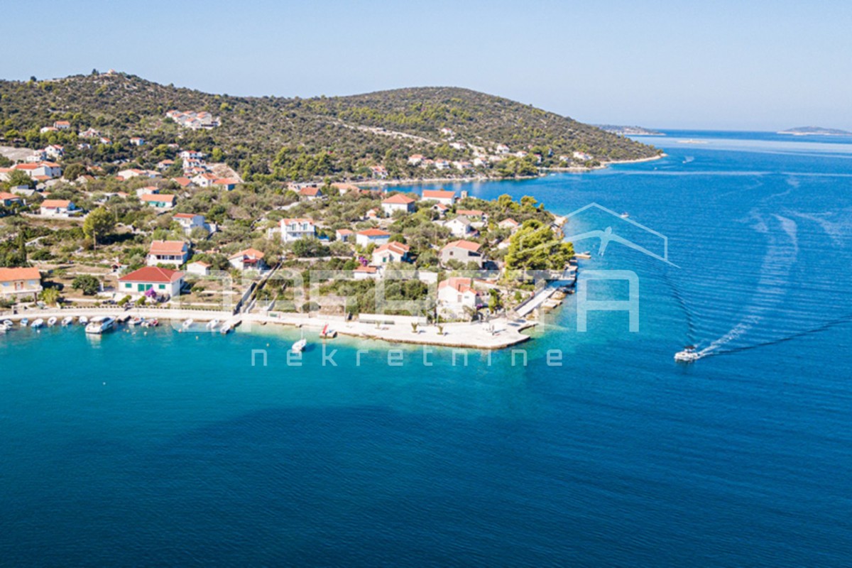 Terreno edificabile con vista mare, Drvenik Veliki vicino a Trogir
