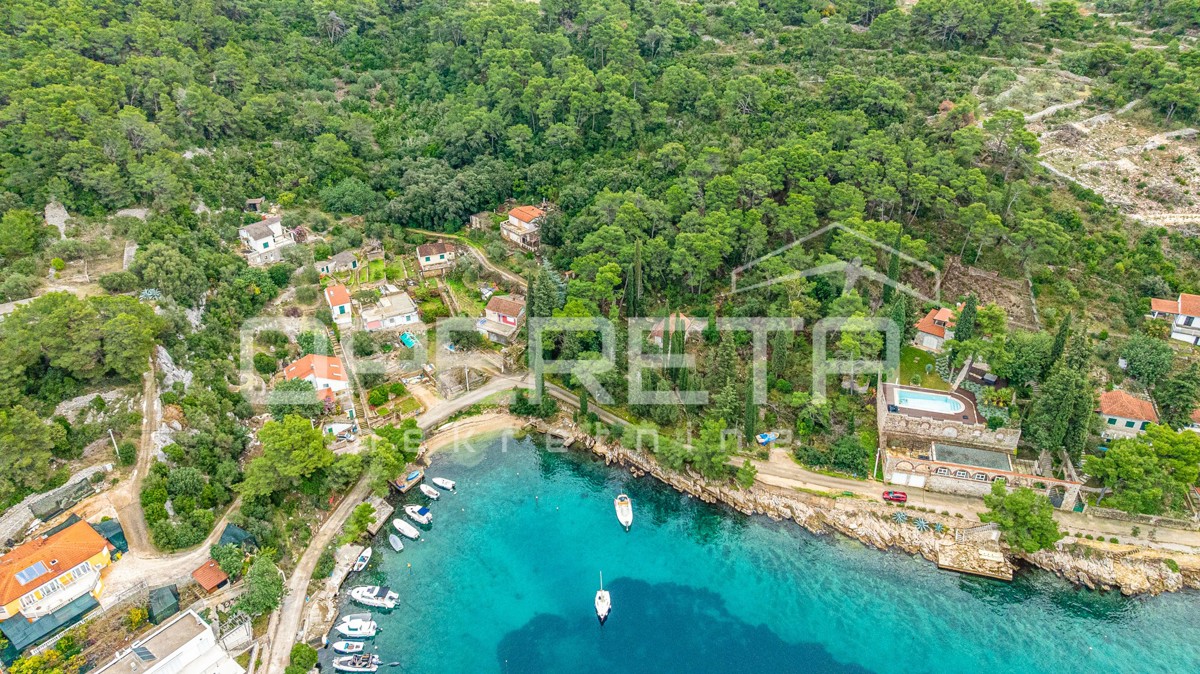 Terreno edificabile in 1ª fila sul mare, Šolta, Rogač