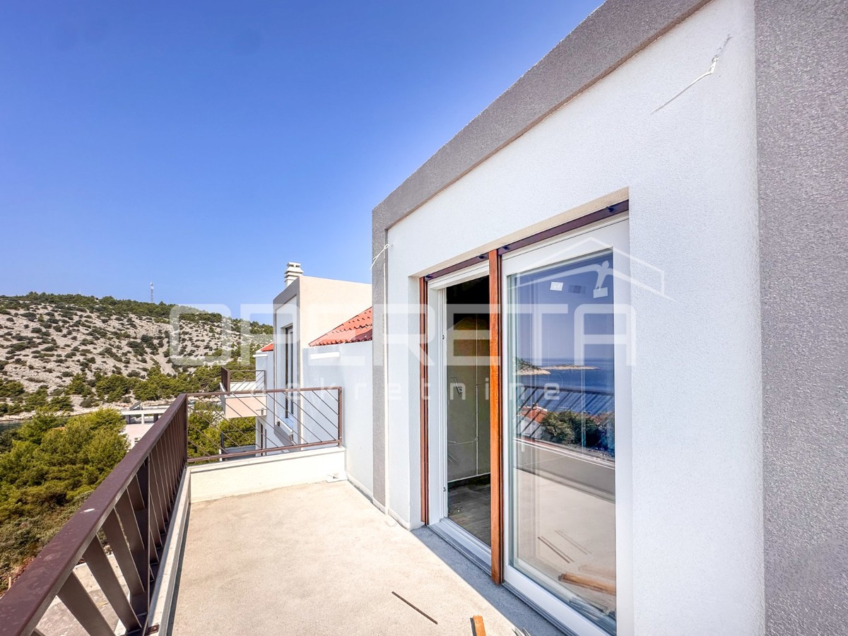 Nuova costruzione a Stivašnica, appartamento con tre terrazze e vista mare, 146 m2