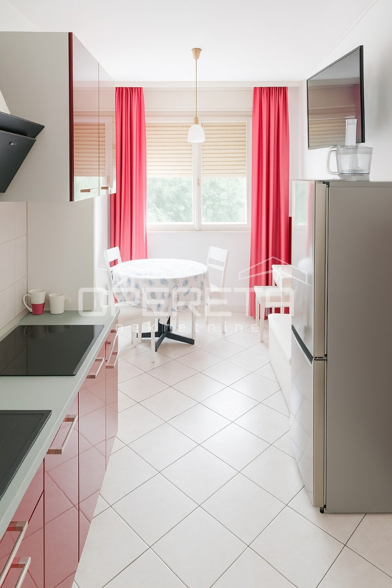 Appartamento confortevole con balcone e verde – Spalato, Bol