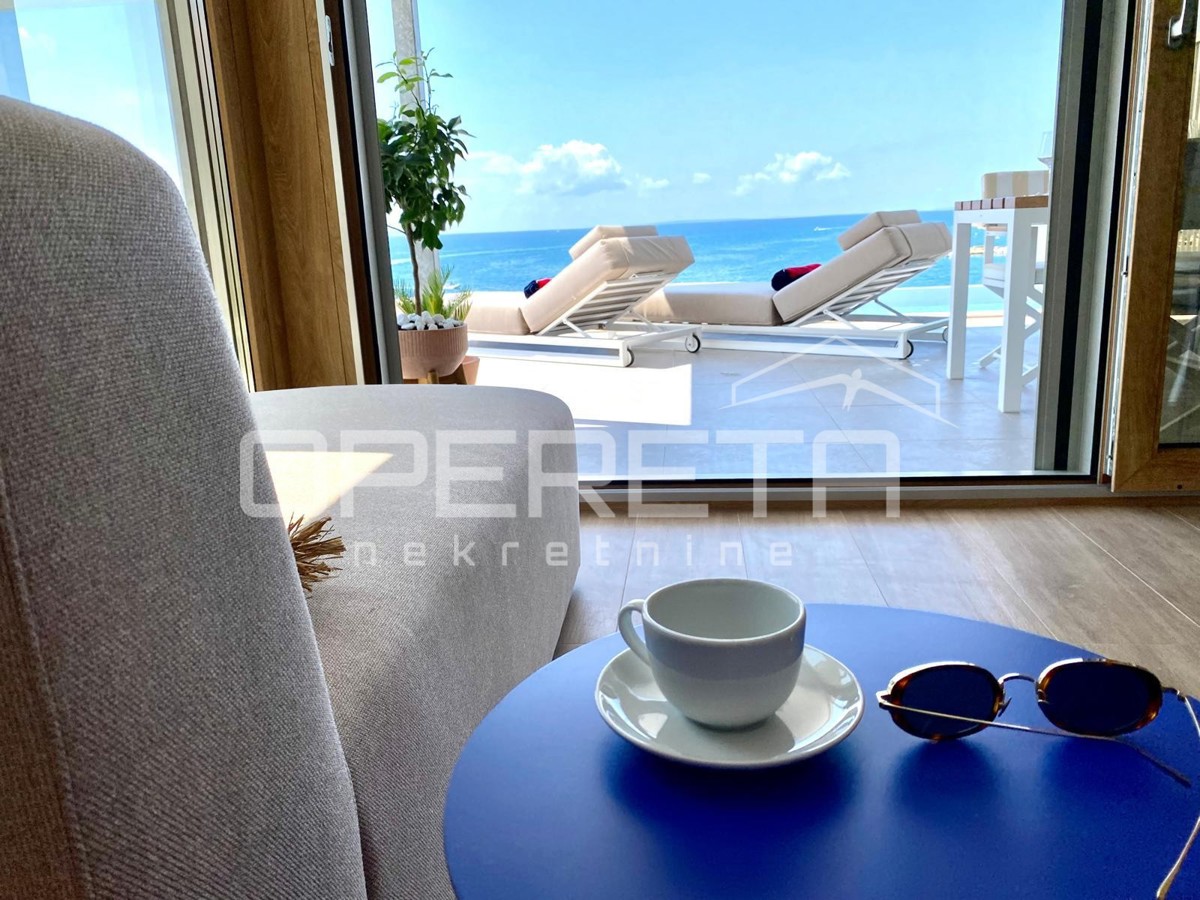Appartamento di lusso su due piani, 1° fila sul mare, Povljana, Pag