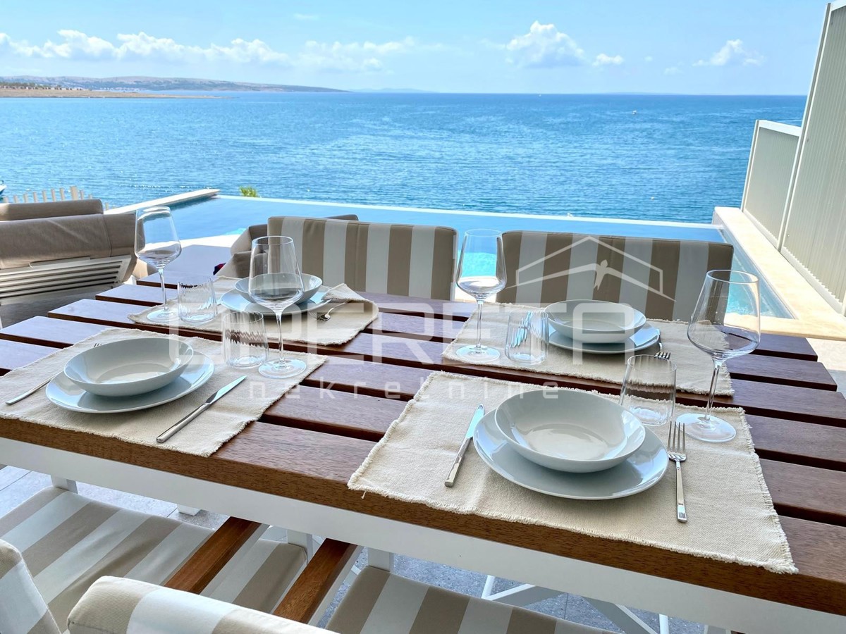 Appartamento di lusso su due piani, 1° fila sul mare, Povljana, Pag