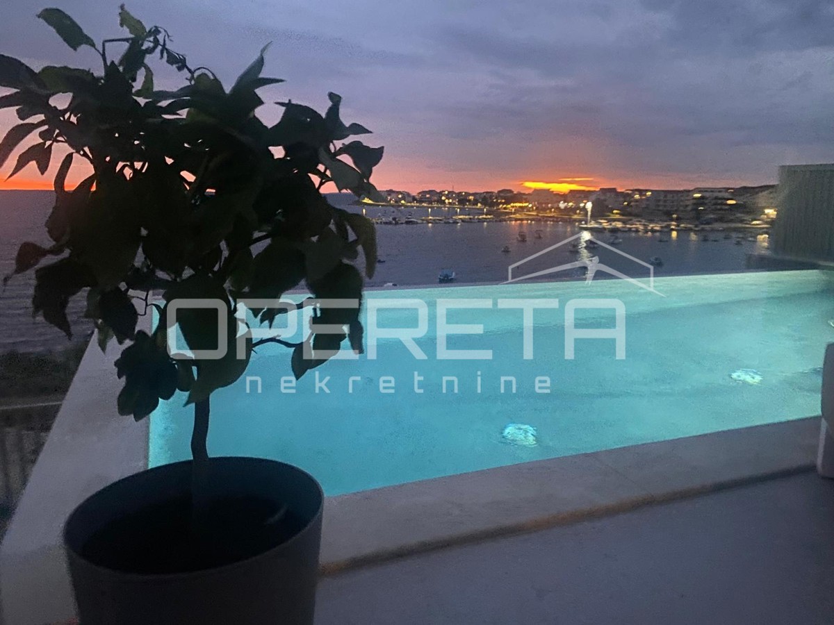 Appartamento di lusso su due piani, 1° fila sul mare, Povljana, Pag