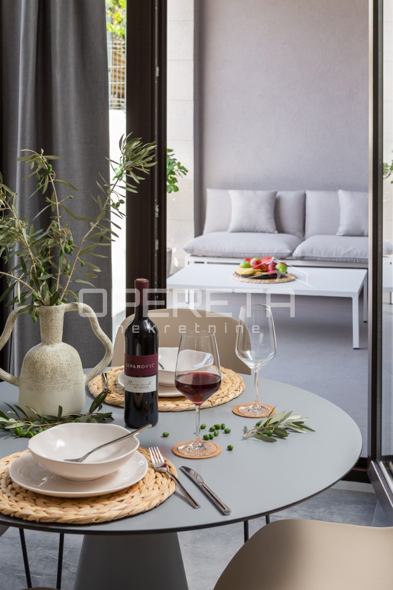 APPARTAMENTO MODERNO IN VILLA URBANA A KOMIŽA - OCCASIONE RARA!