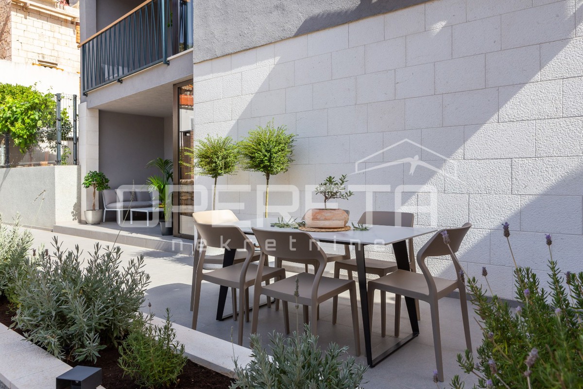 APPARTAMENTO MODERNO IN VILLA URBANA A KOMIŽA - OCCASIONE RARA!