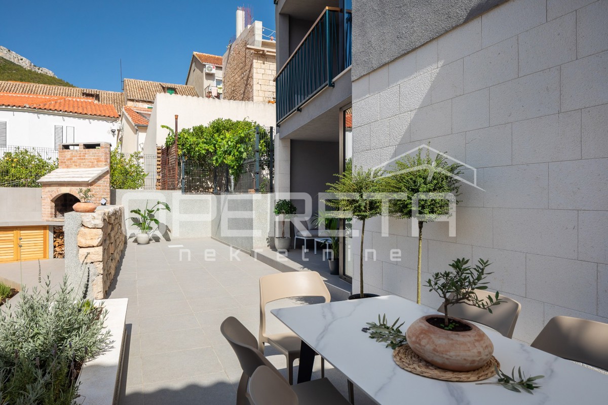 APPARTAMENTO MODERNO IN VILLA URBANA A KOMIŽA - OCCASIONE RARA!