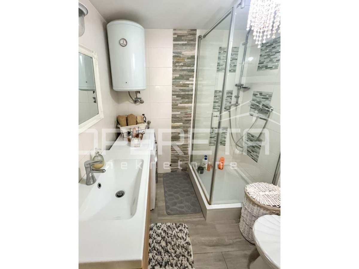 Appartamento con giardino e garage convertito in spazio abitativo