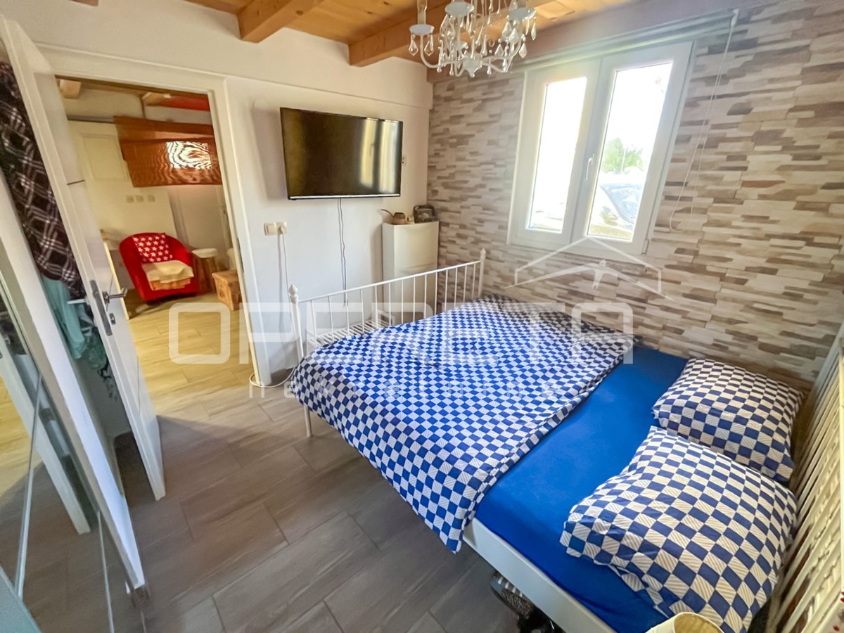 Appartamento con giardino e garage convertito in spazio abitativo