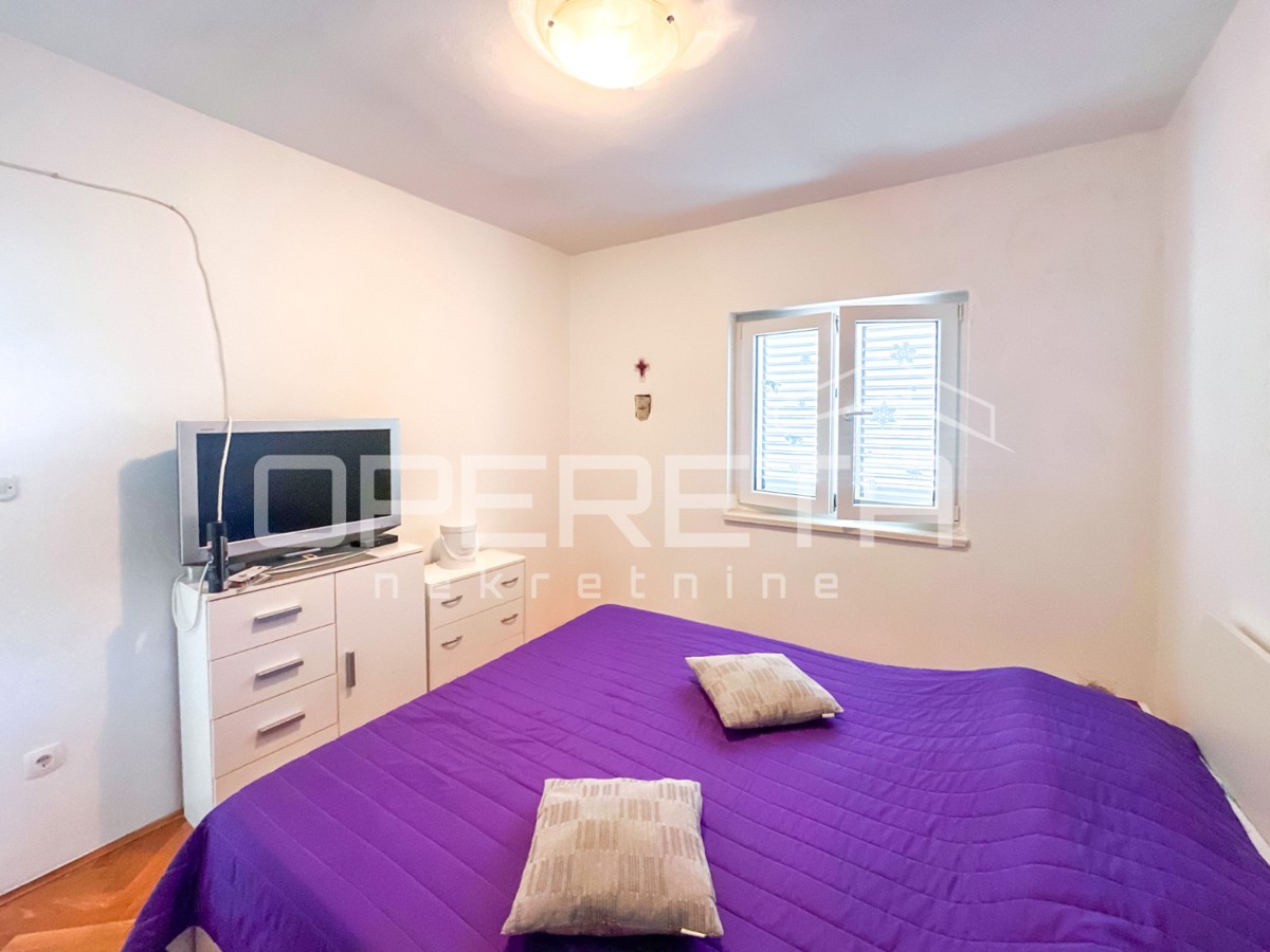 Appartamento con giardino e garage convertito in spazio abitativo