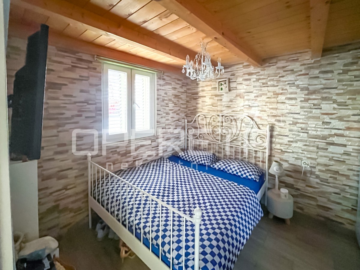 Appartamento con giardino e garage convertito in spazio abitativo