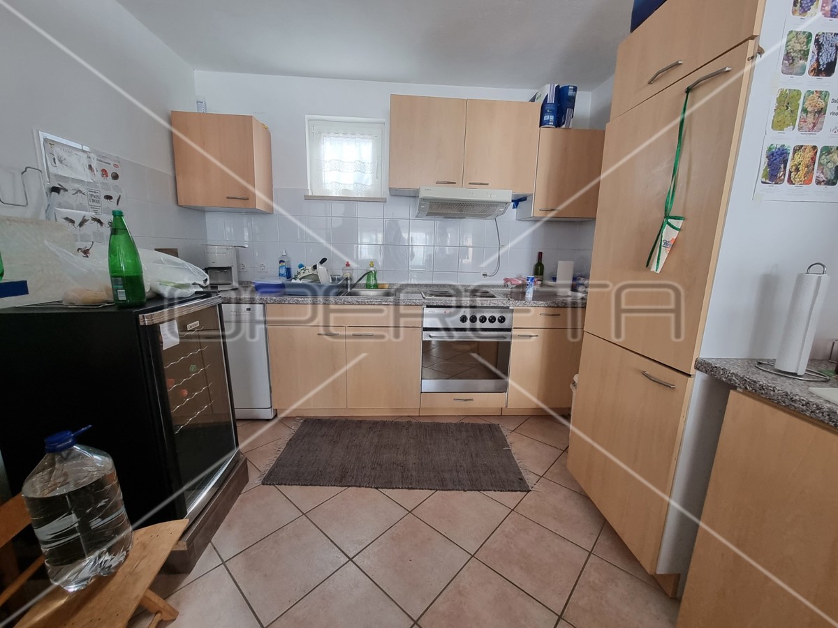 Casa roh-bau a Diklo con 6 unità abitative e vista mare