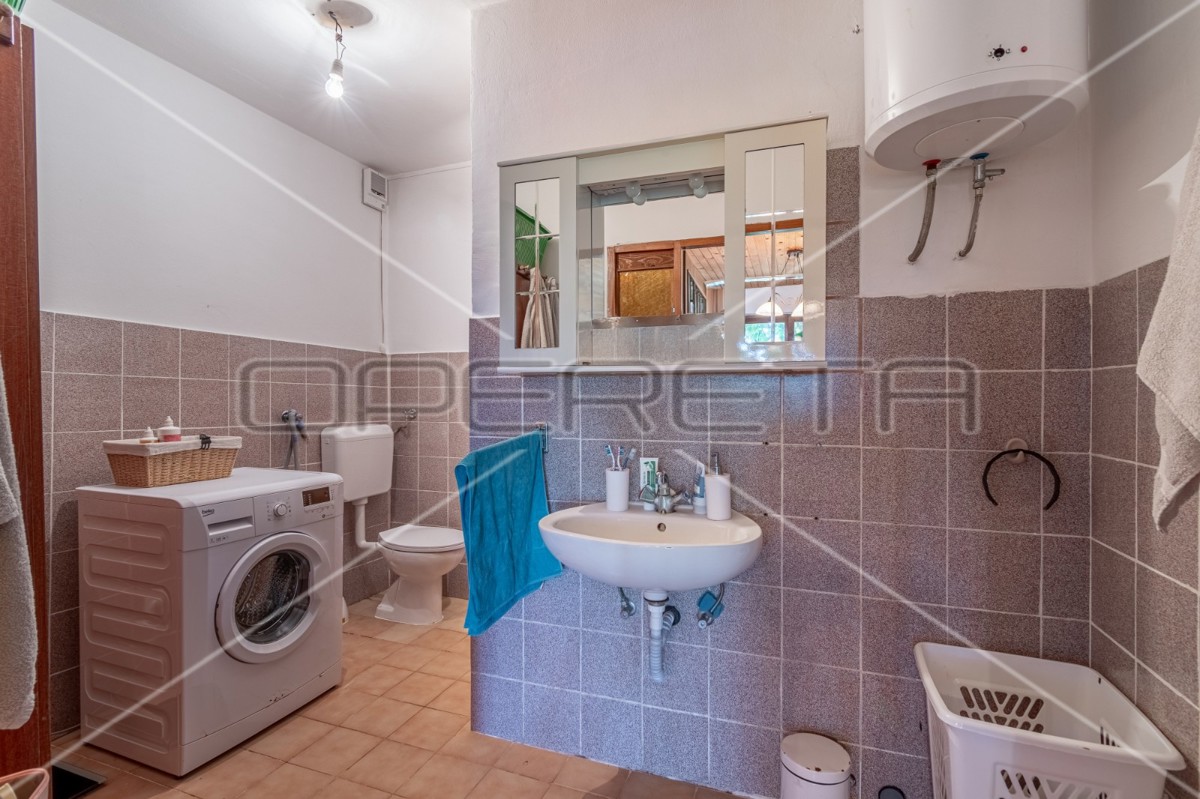 Casa su tre piani con giardino e vista mare, Trgetari, 247,26 m2