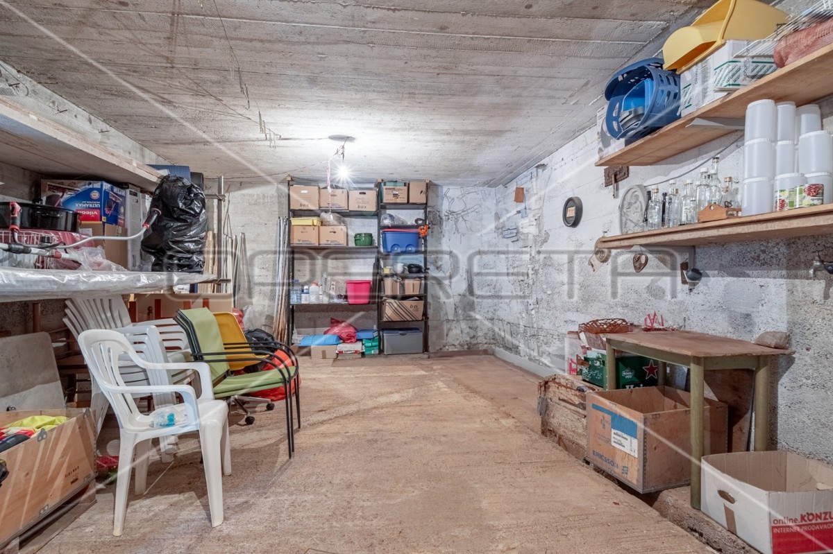 Casa su tre piani con giardino e vista mare, Trgetari, 247,26 m2