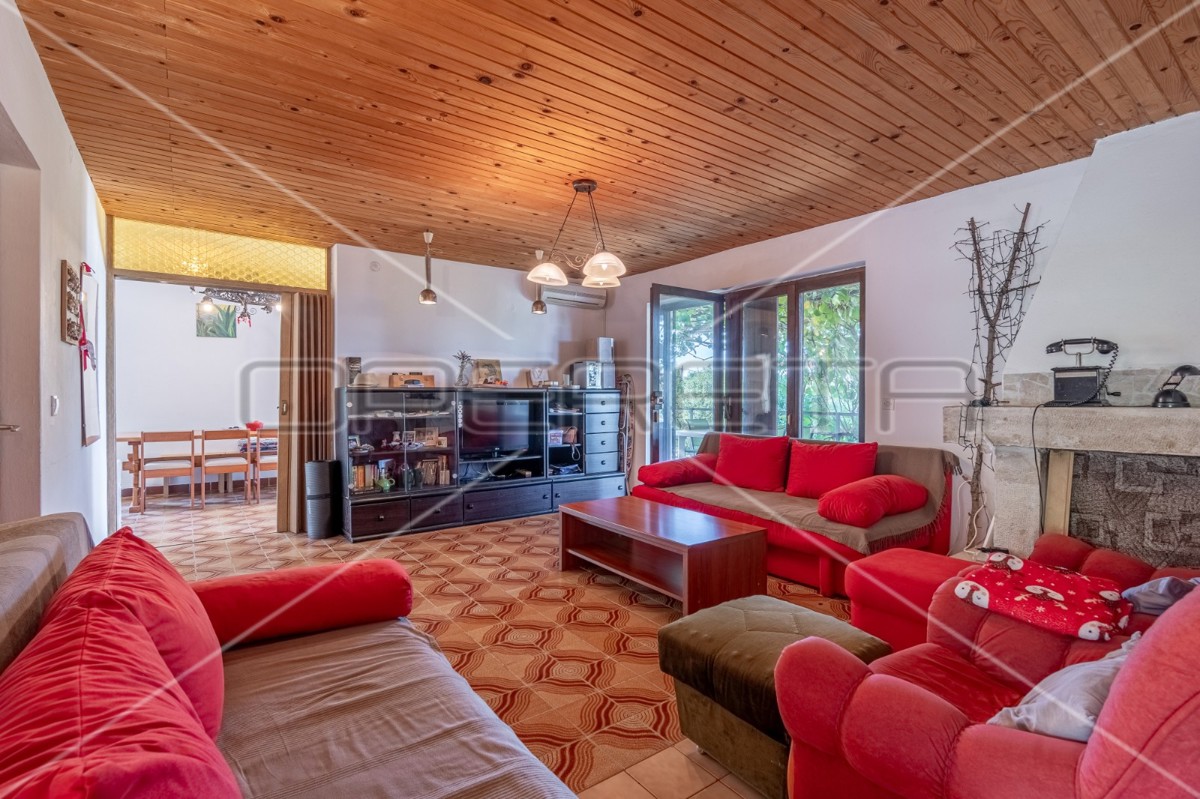 Casa su tre piani con giardino e vista mare, Trgetari, 247,26 m2