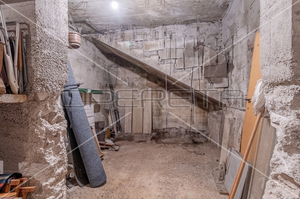 Casa su tre piani con giardino e vista mare, Trgetari, 247,26 m2