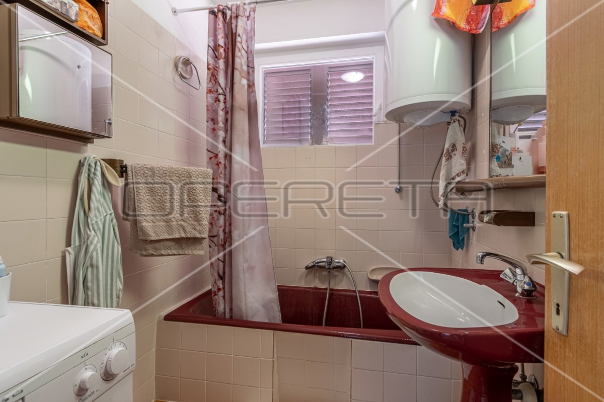 Casa su tre piani con giardino e vista mare, Trgetari, 247,26 m2