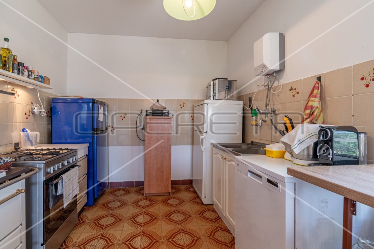 Casa su tre piani con giardino e vista mare, Trgetari, 247,26 m2