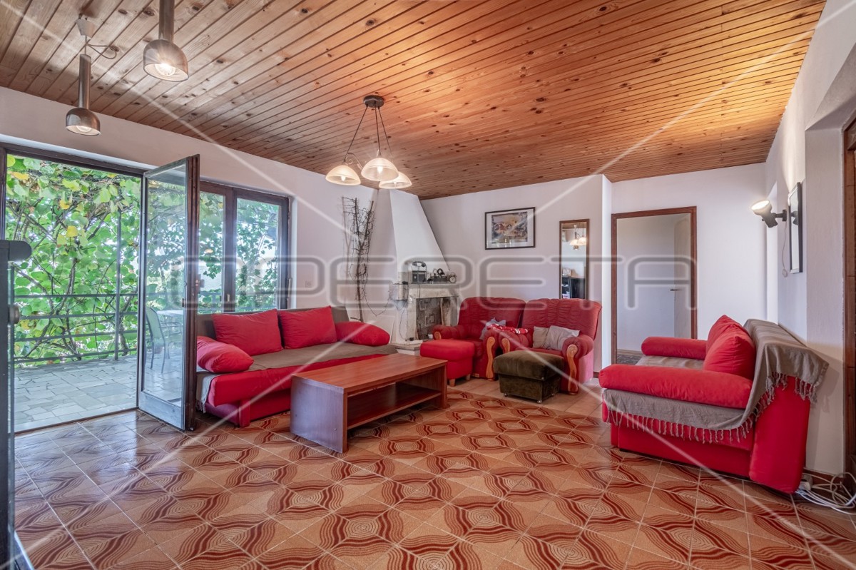 Casa su tre piani con giardino e vista mare, Trgetari, 247,26 m2