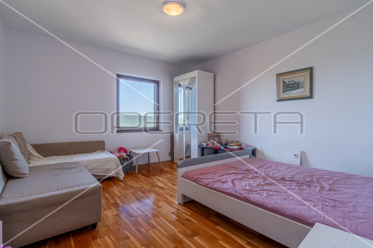 Casa su tre piani con giardino e vista mare, Trgetari, 247,26 m2