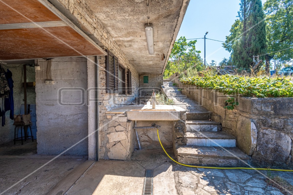 Casa su tre piani con giardino e vista mare, Trgetari, 247,26 m2