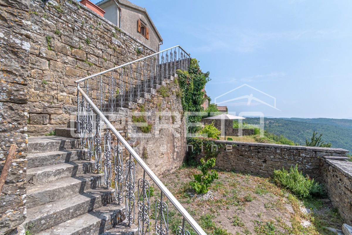 Istria, dintorni di Buie – Casa in pietra autoctona