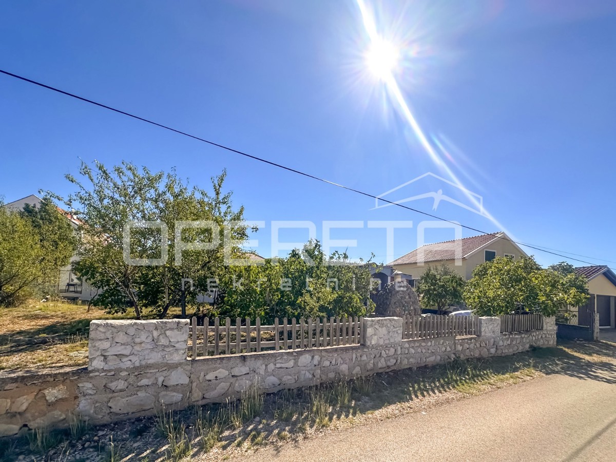 Casa di vacanza con 404 m² di terreno in una zona tranquilla di Zaton