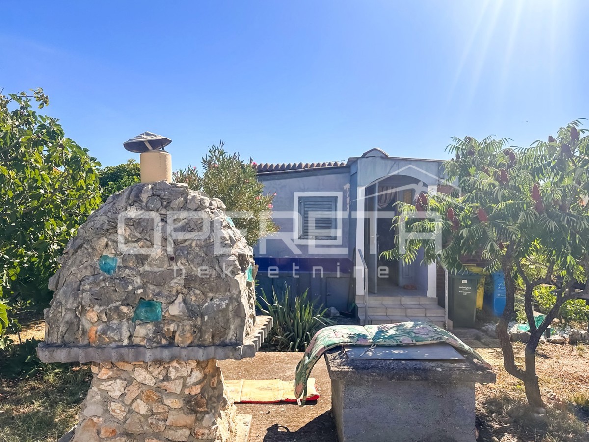 Casa di vacanza con 404 m² di terreno in una zona tranquilla di Zaton