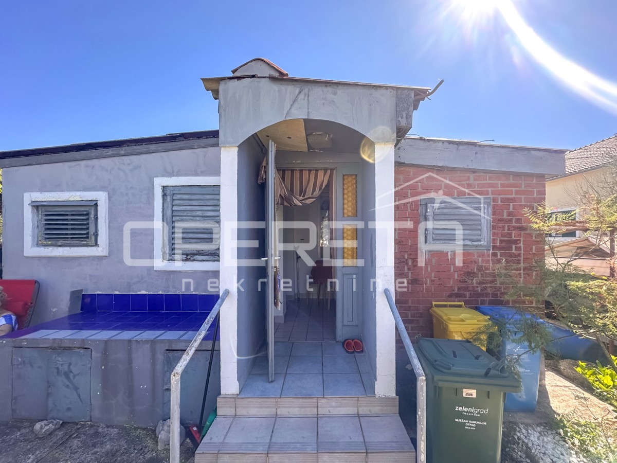 Casa di vacanza con 404 m² di terreno in una zona tranquilla di Zaton