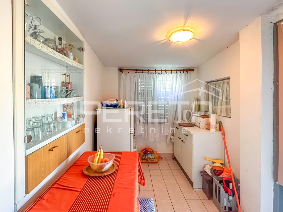 Casa di vacanza con 404 m² di terreno in una zona tranquilla di Zaton