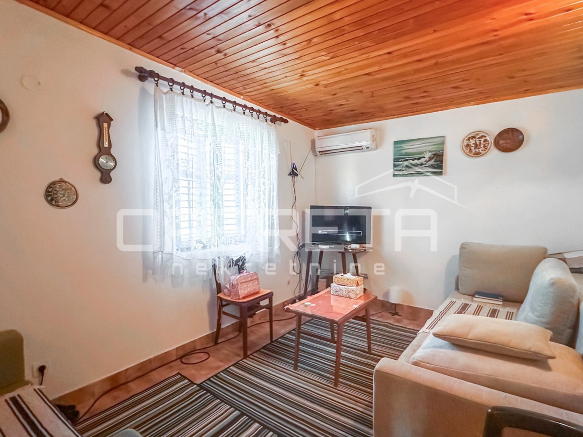 Casa di vacanza con 404 m² di terreno in una zona tranquilla di Zaton