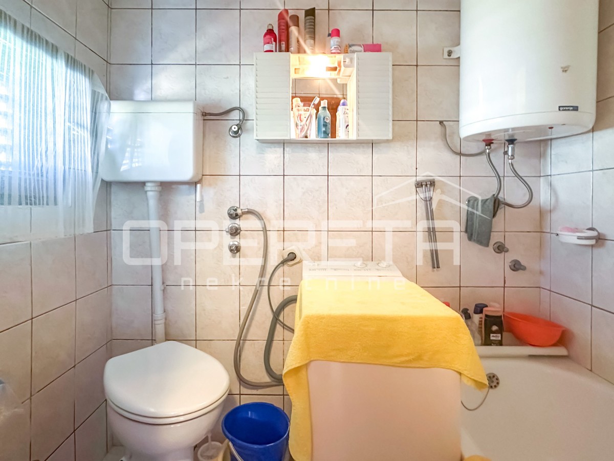 Casa di vacanza con 404 m² di terreno in una zona tranquilla di Zaton