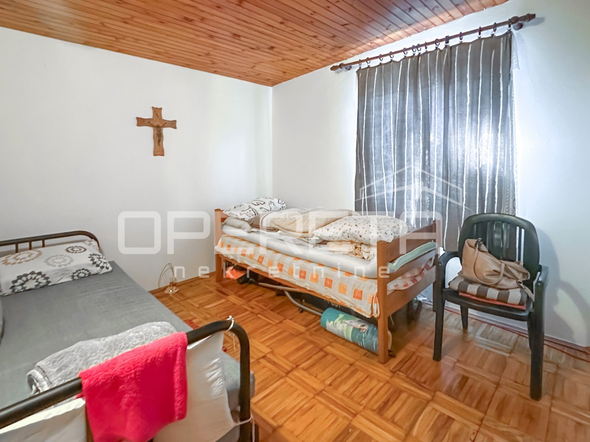 Casa di vacanza con 404 m² di terreno in una zona tranquilla di Zaton