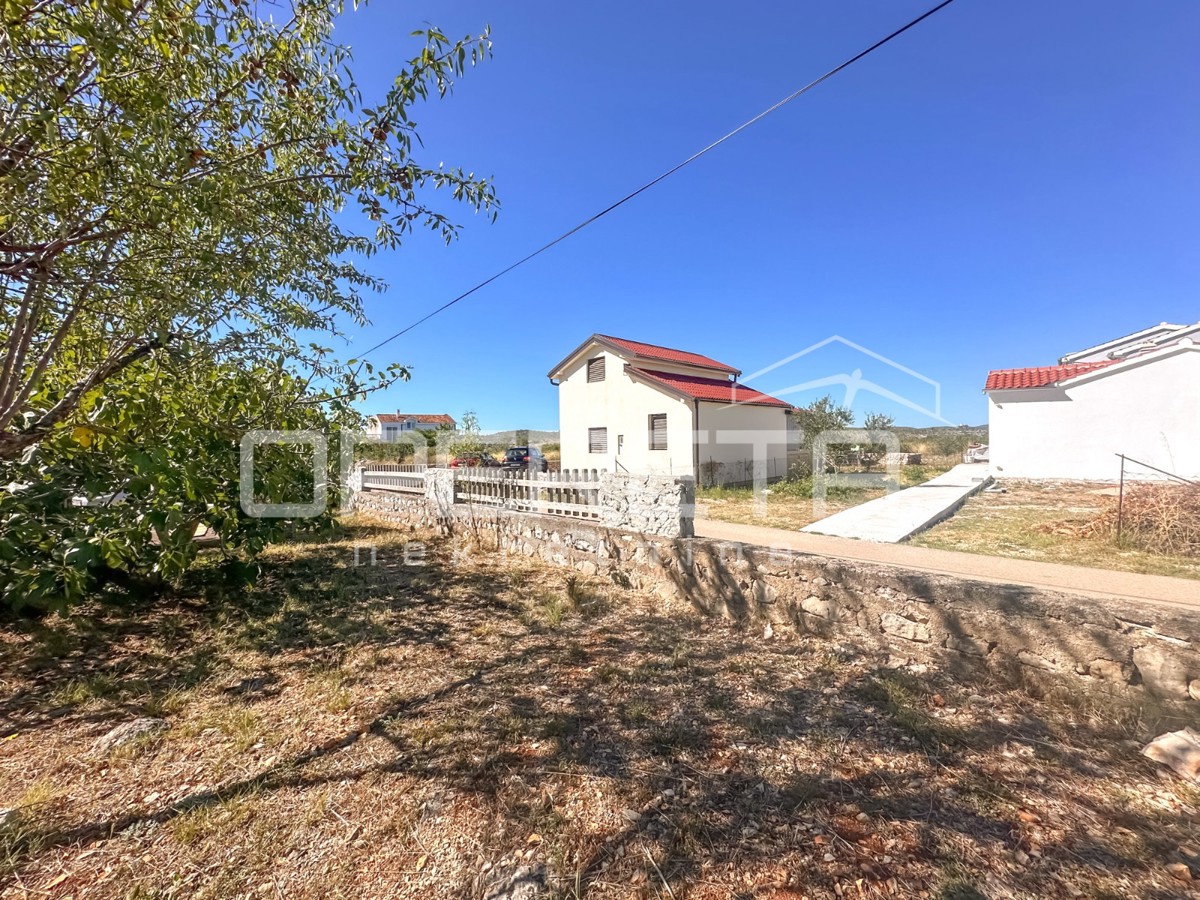 Casa di vacanza con 404 m² di terreno in una zona tranquilla di Zaton