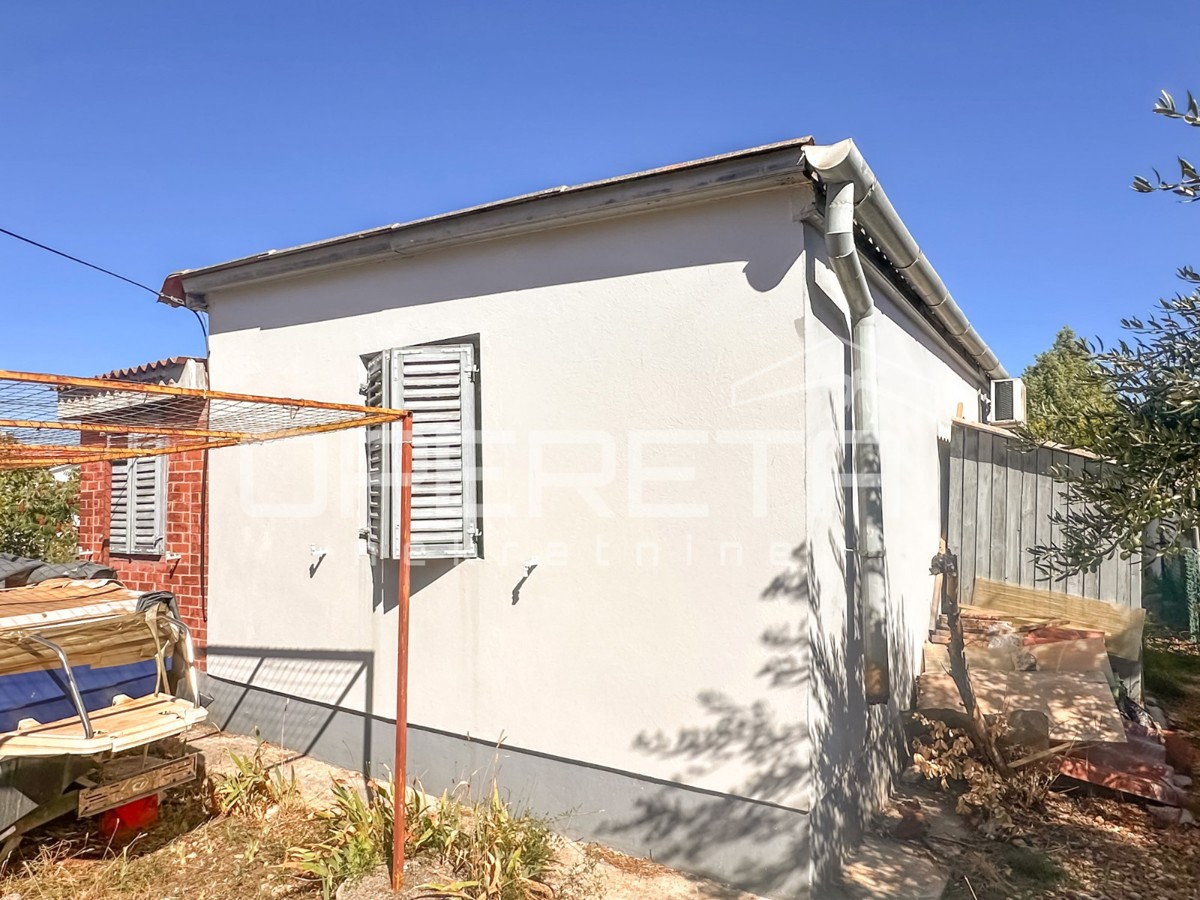 Casa di vacanza con 404 m² di terreno in una zona tranquilla di Zaton