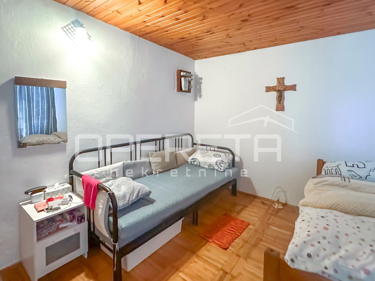 Casa di vacanza con 404 m² di terreno in una zona tranquilla di Zaton