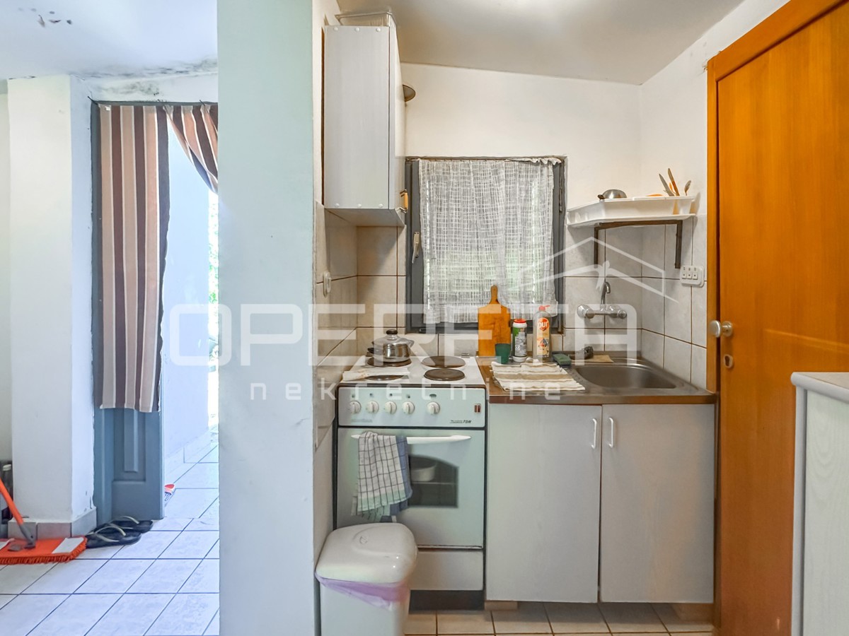 Casa di vacanza con 404 m² di terreno in una zona tranquilla di Zaton