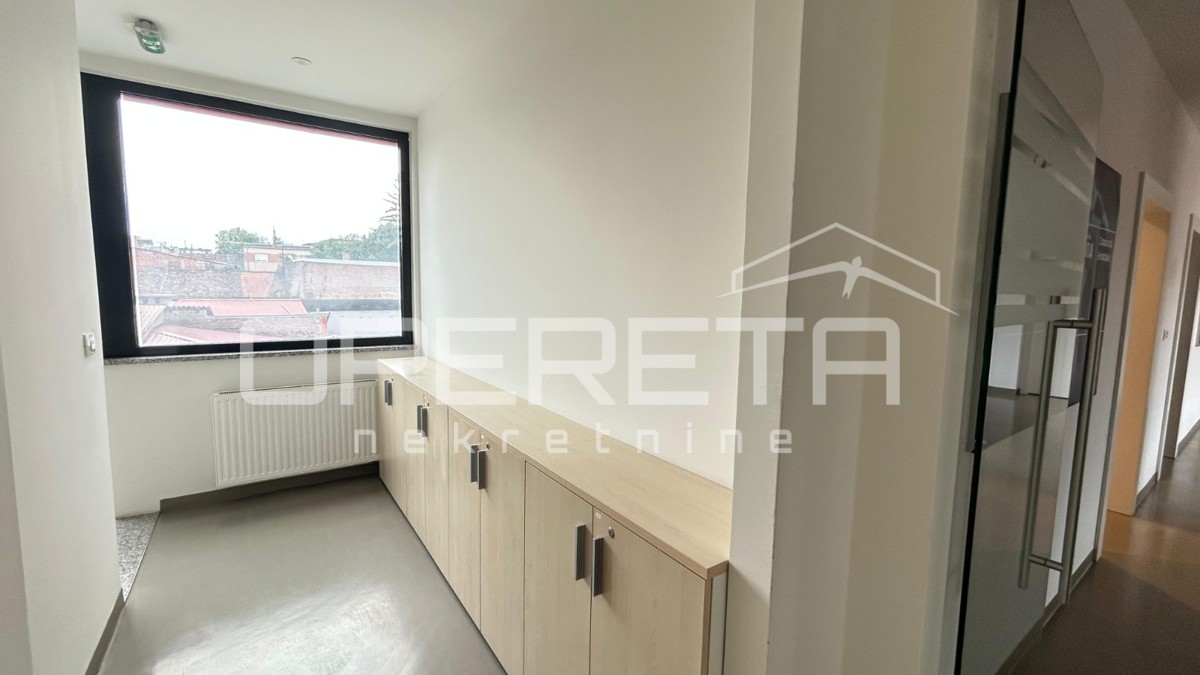 Vendita, Ufficio, Slavonski Brod, Ljudevita Gaja, 229m2