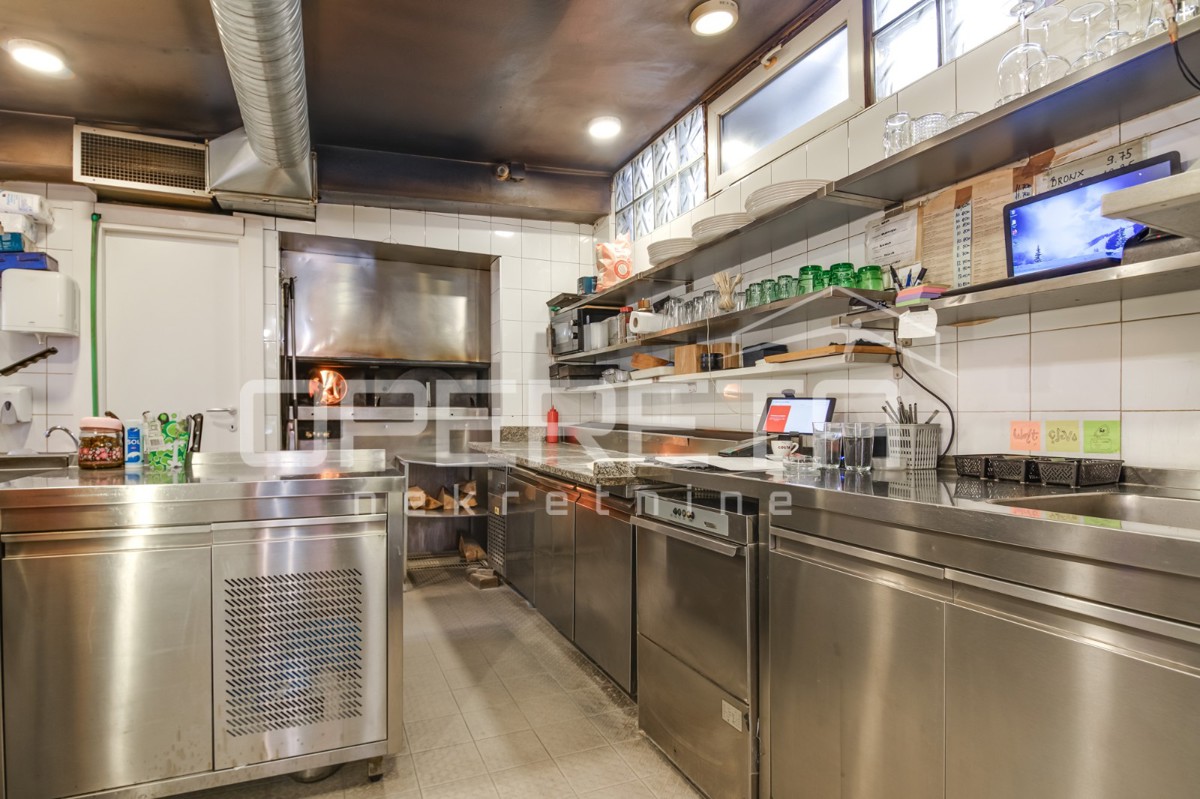 Vendita, Locale su strada, Centar, Maksimirska Cesta, 70m2