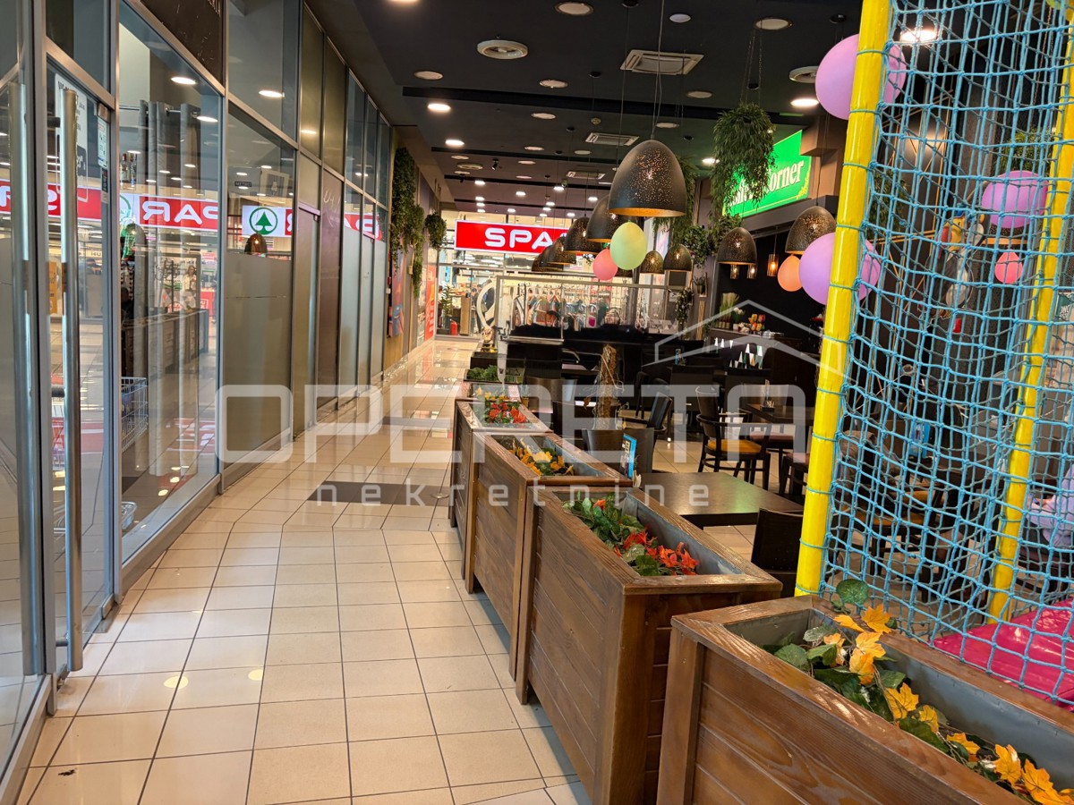 Vendita, Locale su strada, Centar, Heinzelova , 141m2