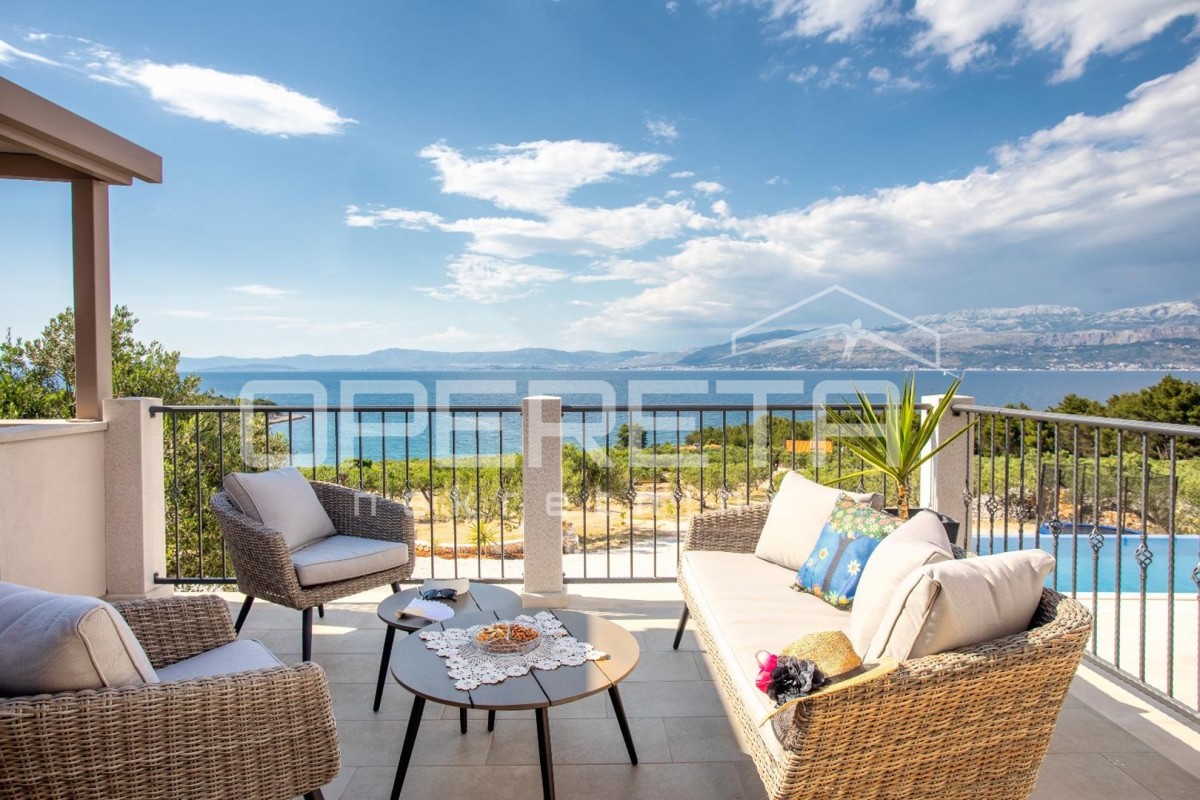 Brač esclusiva proprietà con villa, vista panoramica e 8000 m² di terreno, vicinanza a Supetar