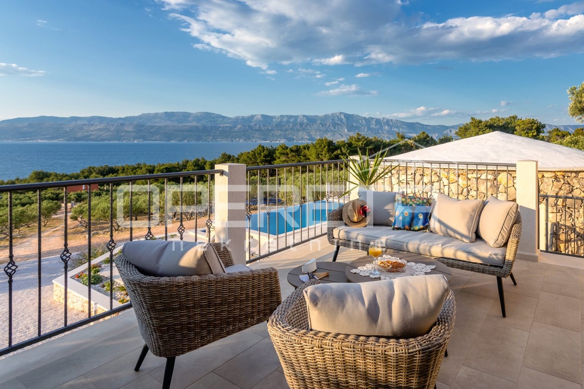 Brač esclusiva proprietà con villa, vista panoramica e 8000 m² di terreno, vicinanza a Supetar